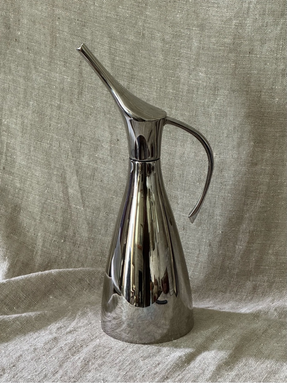 large Curtis Stone 24oz Go With the Flow stainless steel oil can